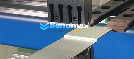 Press brake Z-bending tool set designed for one-stroke offset forming