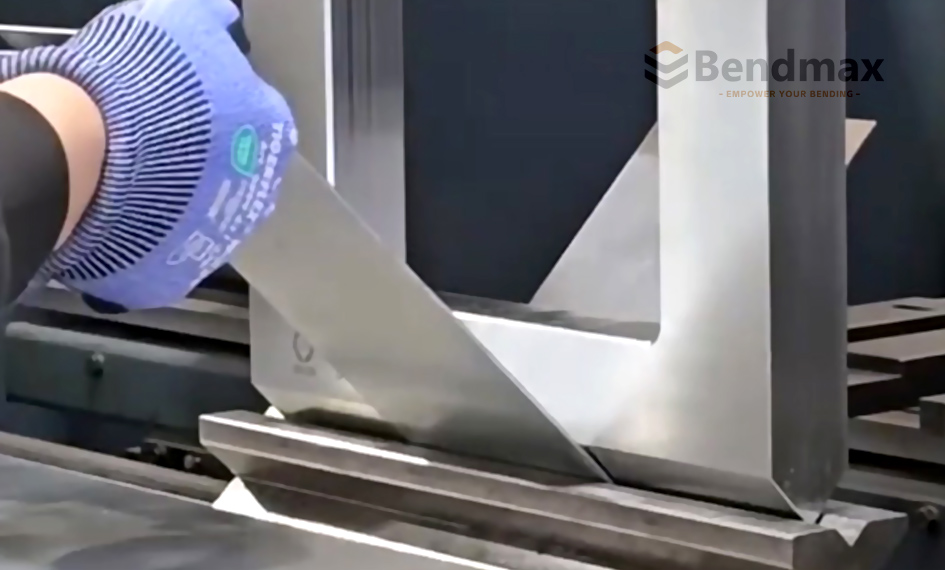 The Ultimate Solution to Bending Interference：Bendmax Custom Window Punch Enables Seamless Forming of Deep U-Shaped Parts