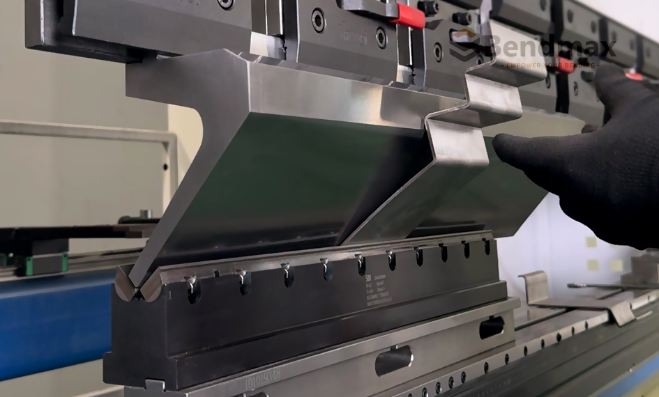 Bendmax Solution: Mark-Free Bending for an Australian Customer Using Wing Bending Tooling