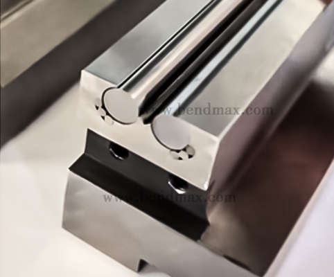 Free-mark dies with Roller inside