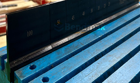 Trumpf style single V die Trumpf style single V die